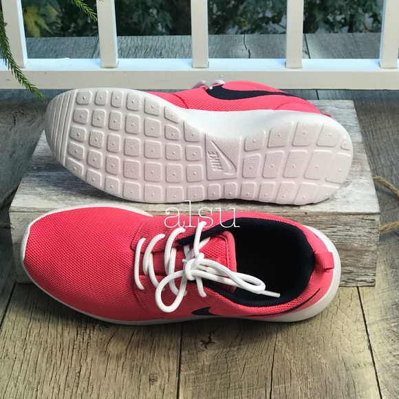 NWT Nike Roshe One Sea Coral Canvas W AUTHENTIC - Picture 2 of 7